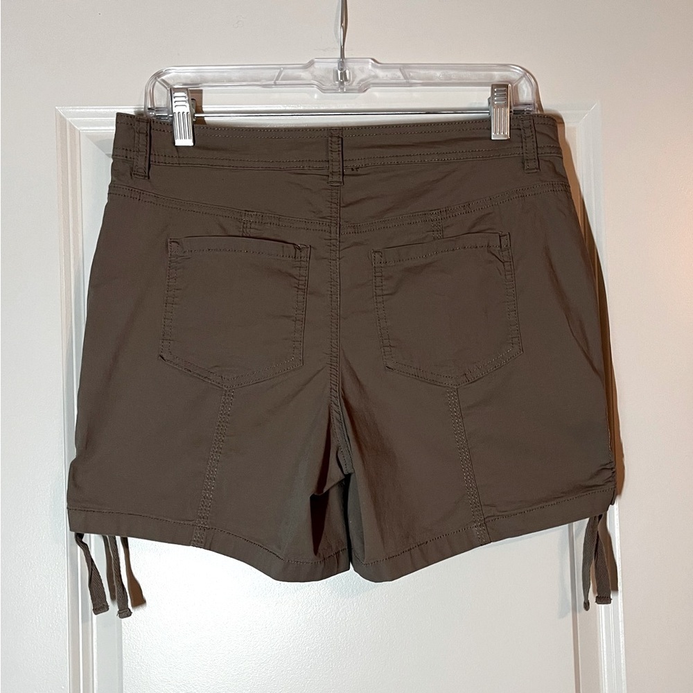Style & Co | Zip-Pocket Cargo Shorts in Light Brown Size 8P - Picture 5 of 6